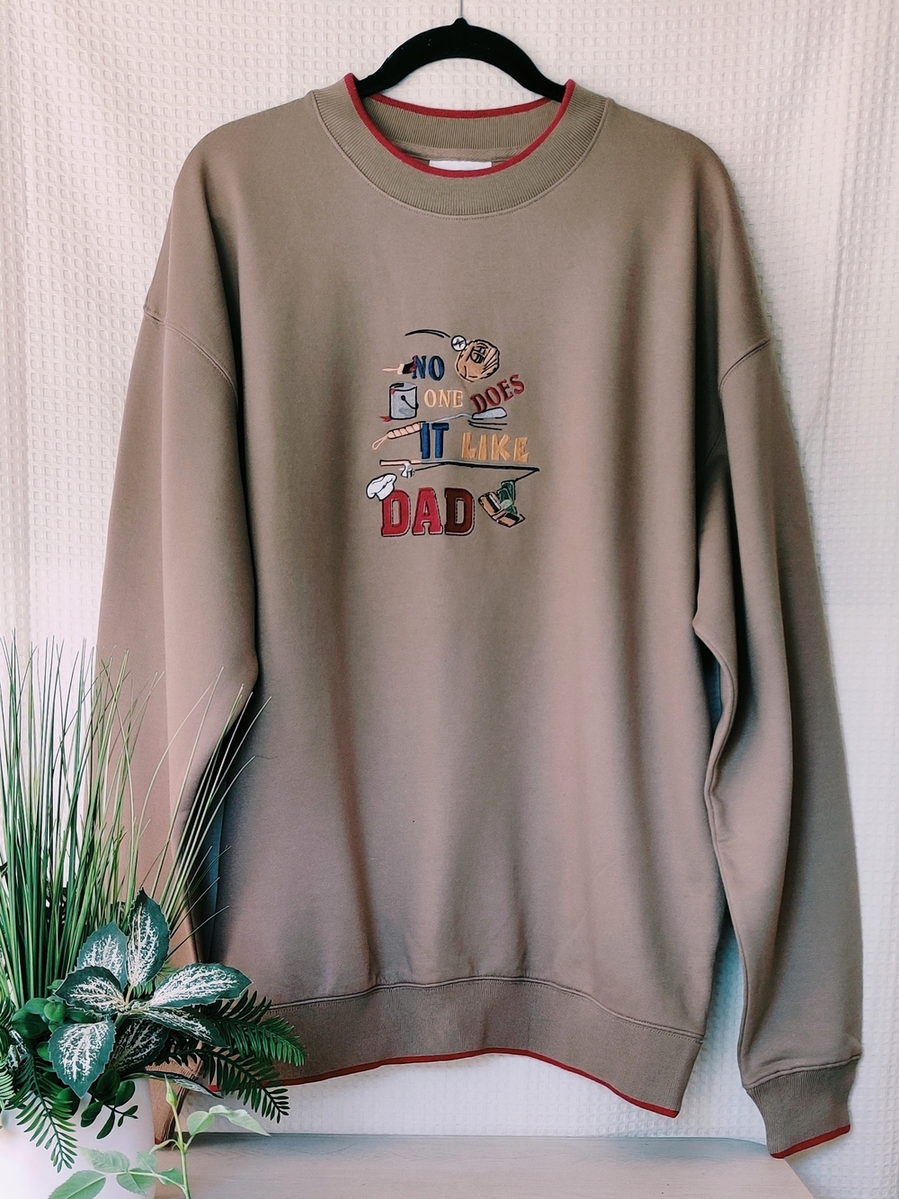 M&C Sport Vintage Tan Embroidered Sweatshirt – "No One Does It Like Dad" Size XL